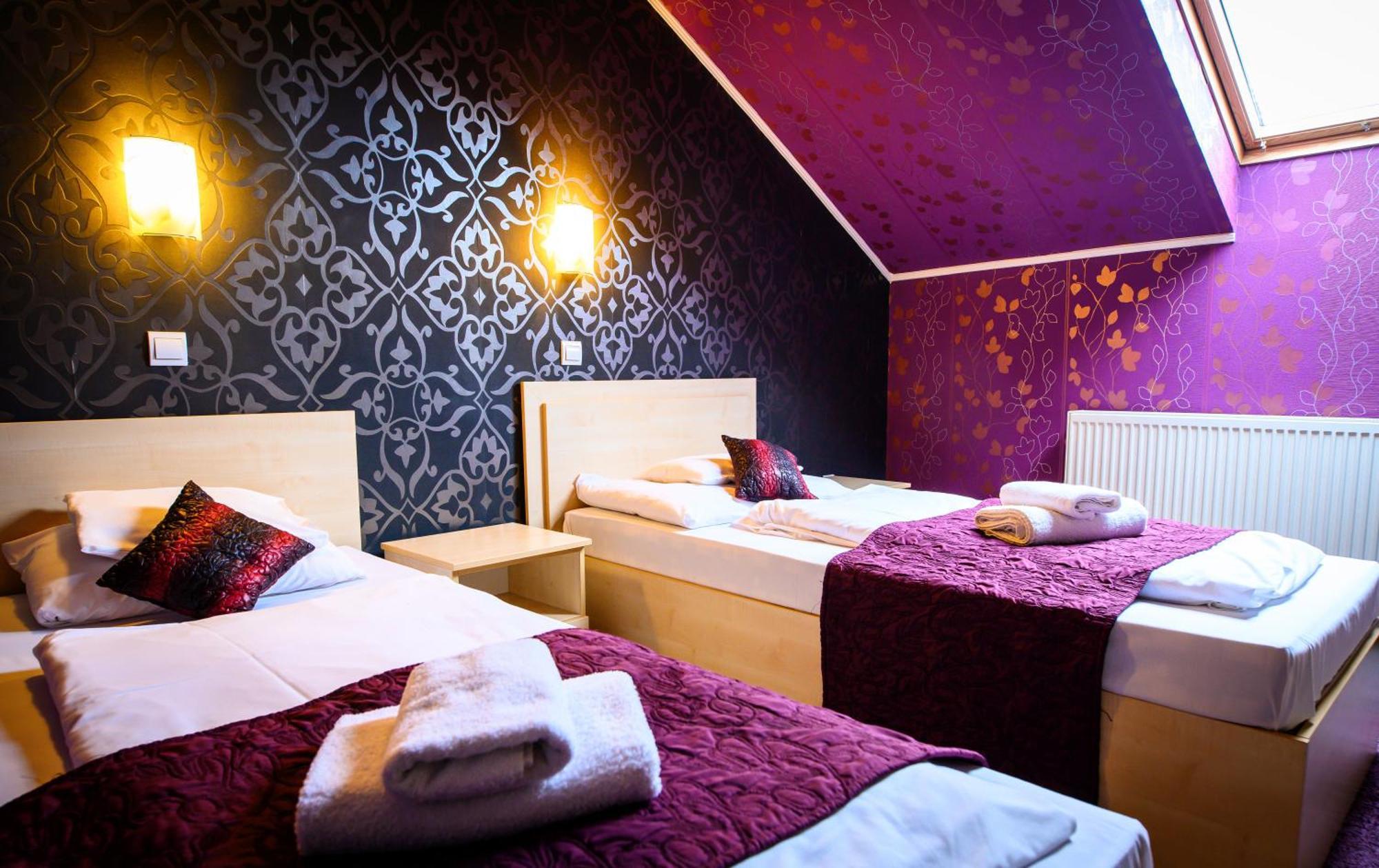 Palermo Panzio Hotel นีเรกฮาซา ภายนอก รูปภาพ