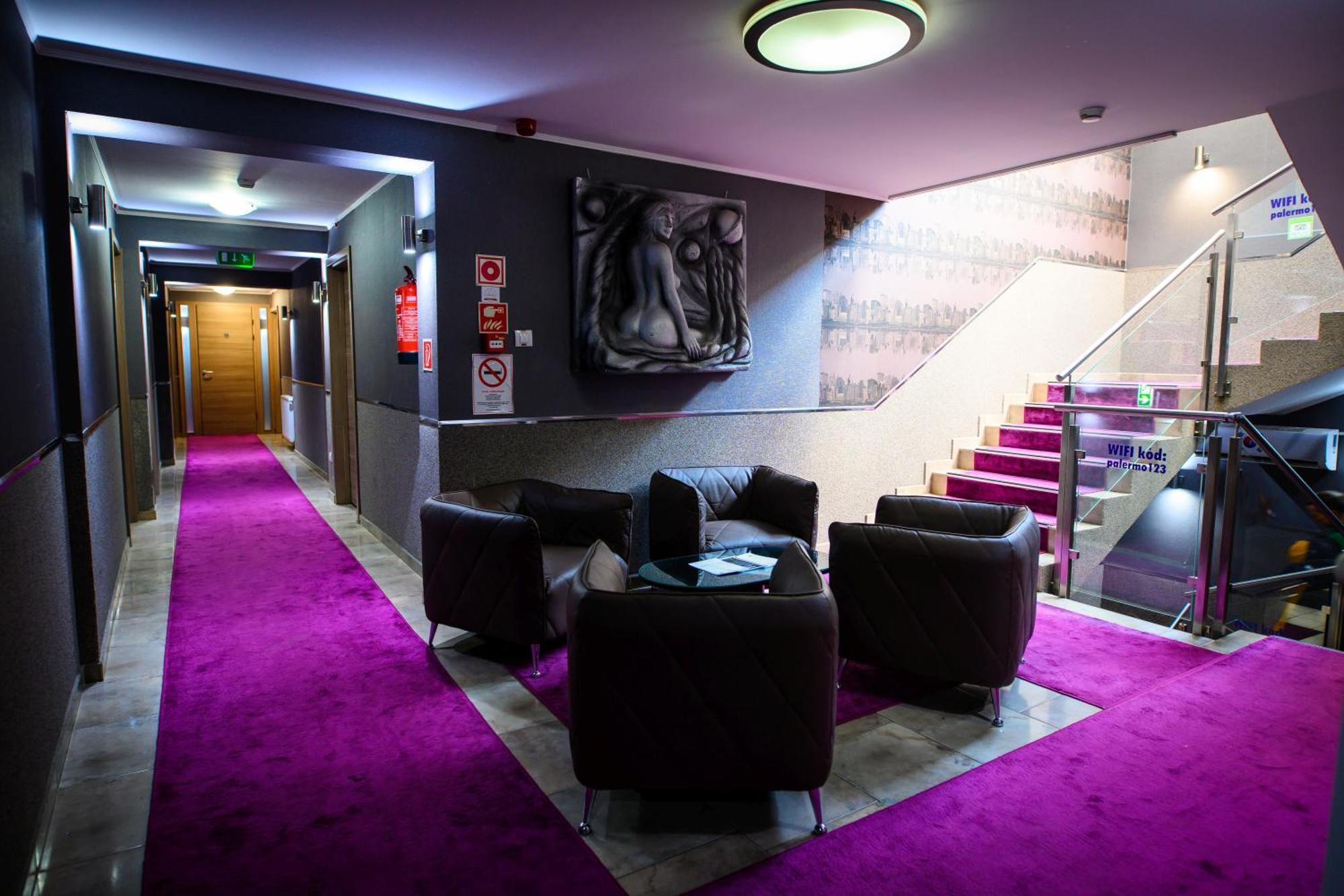 Palermo Panzio Hotel นีเรกฮาซา ภายนอก รูปภาพ