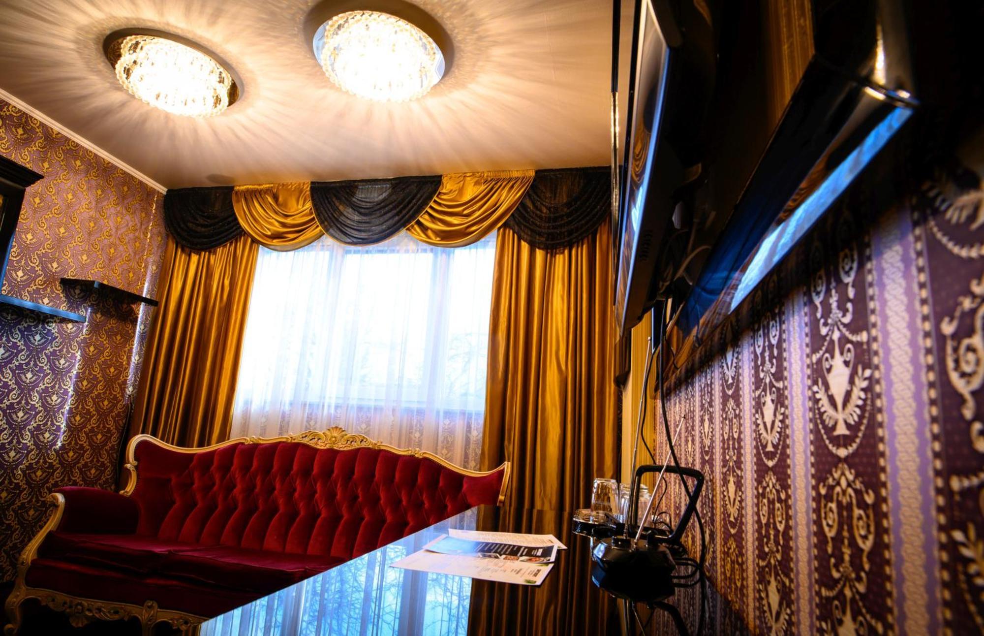Palermo Panzio Hotel นีเรกฮาซา ภายนอก รูปภาพ
