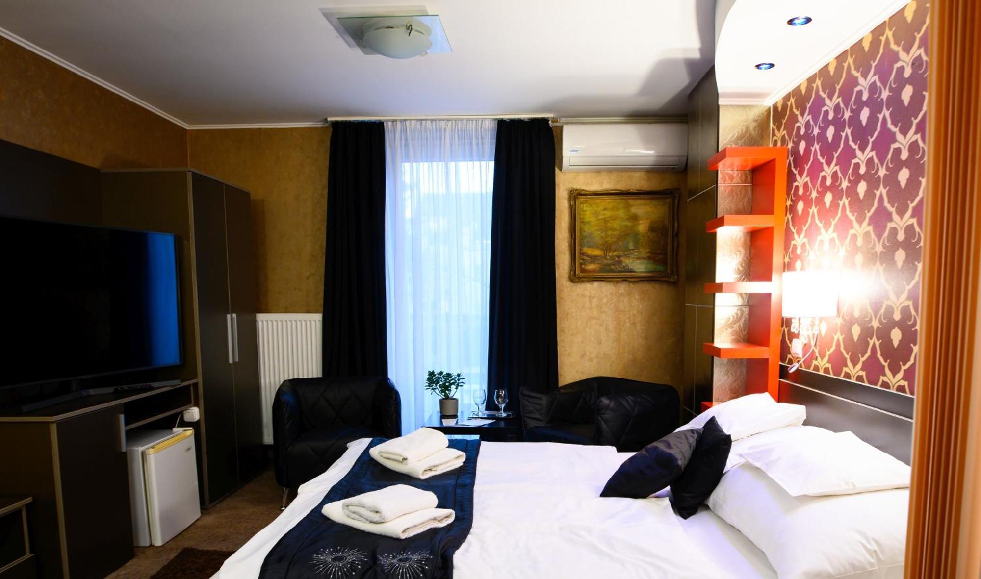 Palermo Panzio Hotel นีเรกฮาซา ภายนอก รูปภาพ