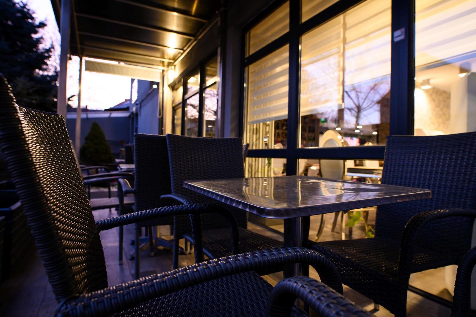Palermo Panzio Hotel นีเรกฮาซา ภายนอก รูปภาพ